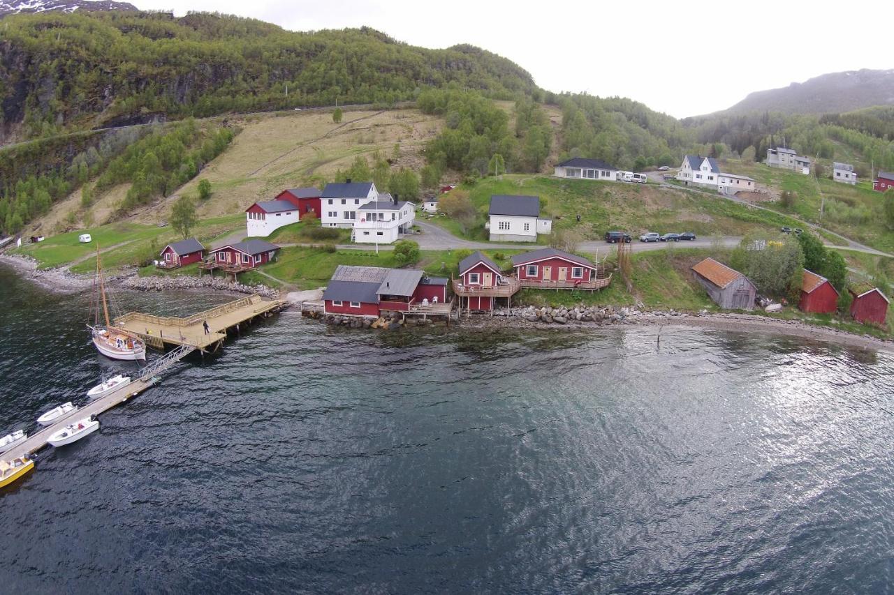 Готель Elvegard Fjordcamp Grov Екстер'єр фото